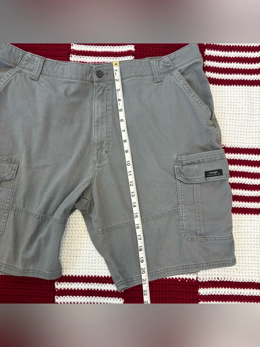 Wrangler Men’s Relaxed Fit Cargo Shorts Gray Sz 42x10, Utility Multi Pocket